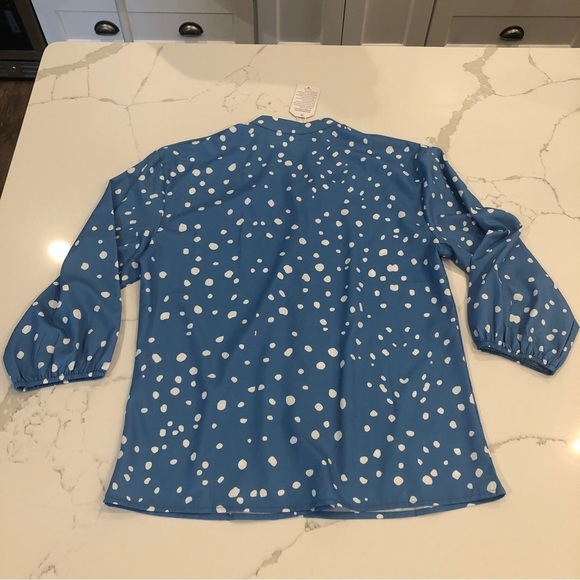 Made With Love NWT Blue White Polka Dot Blouse Button Up M - Picture 3 of 9